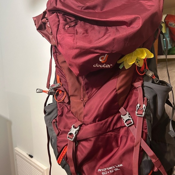This is a new, unused hiking pack. Deuter Aircontact Lite 60 + 10 5L. Waterproof - Picture 2 of 9